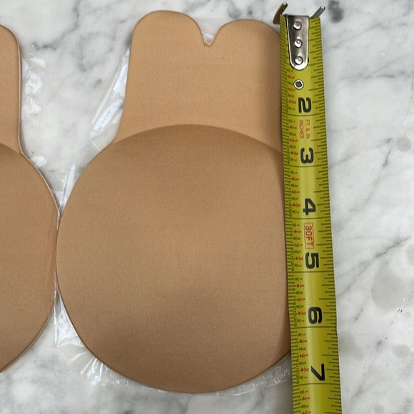 COPY - COPY - NWT women’s silicon invisible lift bra with nipple cover set size… - Picture 3 of 12